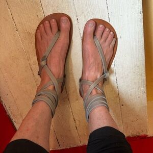 LUNA BAREFOOT MINIMALIST SANDALS w 9 leather footbed gray wrap strap rooted